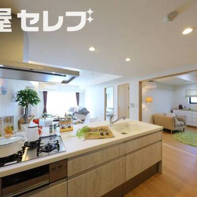 ※モデルルーム（階数によって色合いの相違があります。）