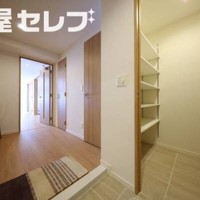 ※モデルルーム（階数によって色合いの相違があります。）