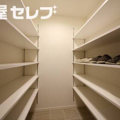 ※モデルルーム（階数によって色合いの相違があります。）
