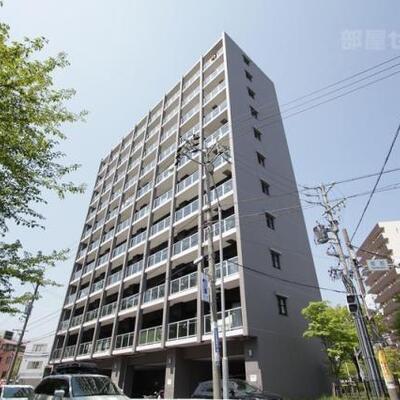鉄筋コンクリートの堂々とした建物です。