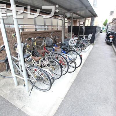 屋根付きの駐輪場です。
