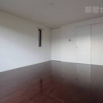 102号室内装写真参照