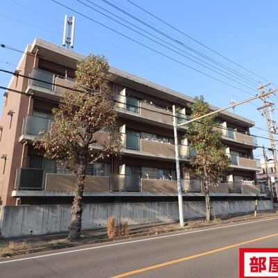 １階部分が高くなってます。